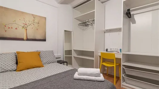 Rooms in Barcelona Ciutat Vella - photo 1