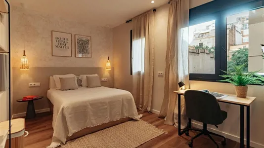 Rooms in Barcelona Eixample - photo 1