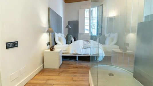 Rooms in Barcelona Ciutat Vella - photo 8