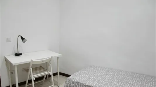 Rooms in Barcelona Ciutat Vella - photo 4