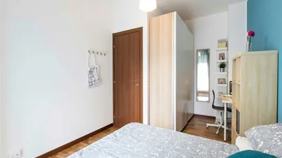 Room for rent in Milano Zona 7 - Baggio, De Angeli, San Siro, Milan