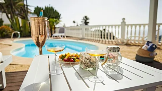 Houses in Mogán - photo 1