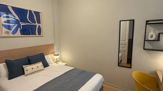 Rooms in Barcelona Eixample - photo 2