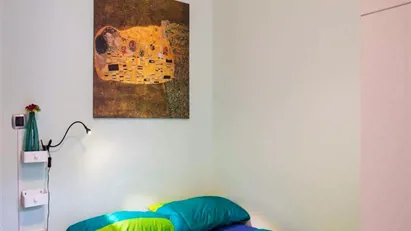 Room for rent in Milano Zona 8 - Fiera, Gallaratese, Quarto Oggiaro, Milan