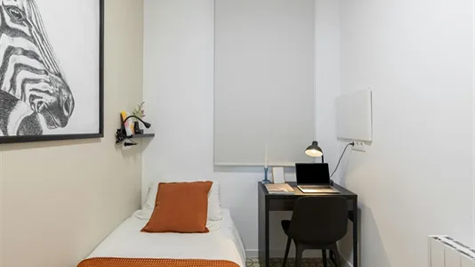 Rooms in Barcelona Eixample - photo 2