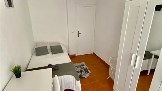 Rooms in Zaragoza - photo 2