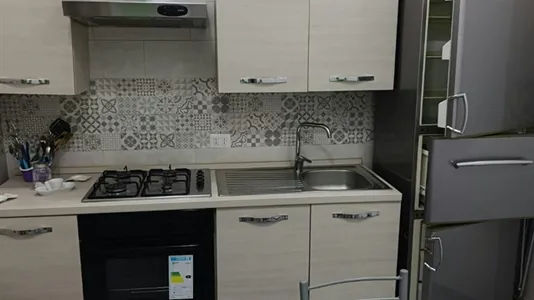 Rooms in Napoli Municipalità 4 - photo 3