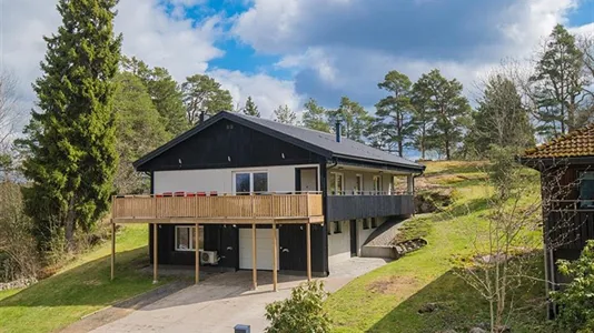 Houses in Botkyrka - photo 1