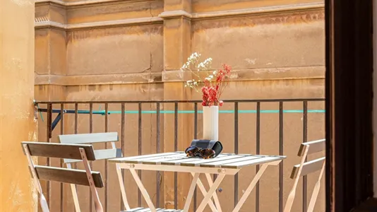 Rooms in Barcelona Ciutat Vella - photo 8