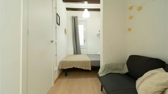 Rooms in Barcelona Ciutat Vella - photo 5