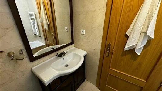 Rooms in El Encinar de los Reyes - photo 8