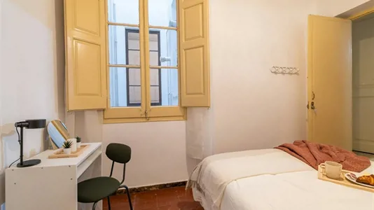 Rooms in Barcelona Ciutat Vella - photo 2