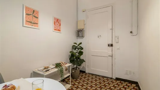 Rooms in Barcelona Ciutat Vella - photo 8
