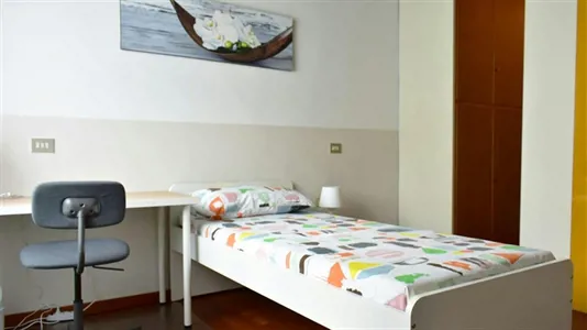 Rooms in Milano Zona 8 - Fiera, Gallaratese, Quarto Oggiaro - photo 2