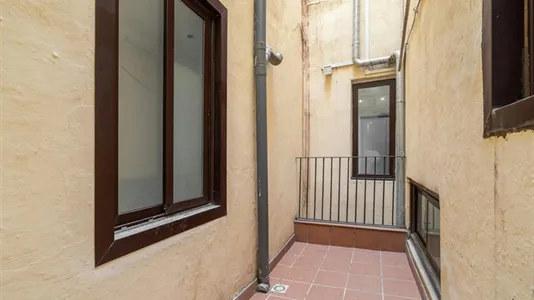 Rooms in Barcelona Ciutat Vella - photo 6