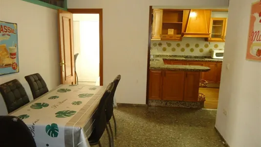 Rooms in Córdoba - photo 8