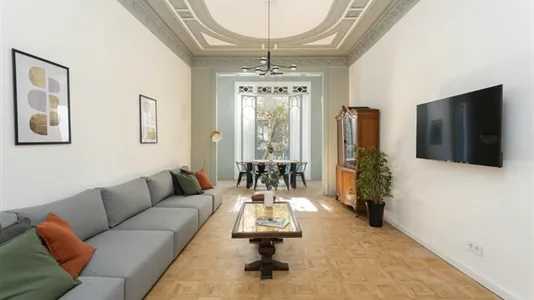 Rooms in Barcelona Eixample - photo 10