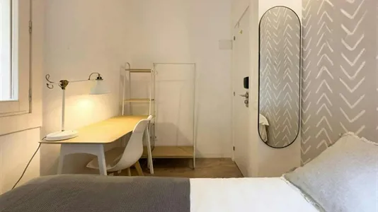 Rooms in Barcelona Ciutat Vella - photo 2