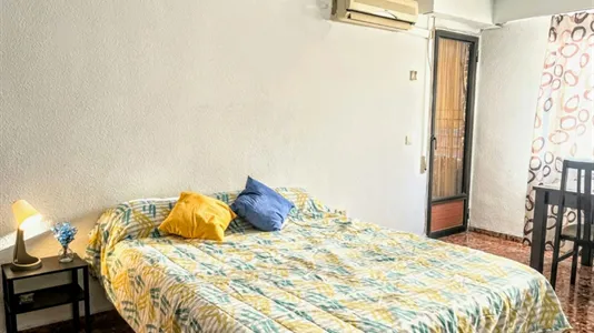 Rooms in Moncada - photo 2