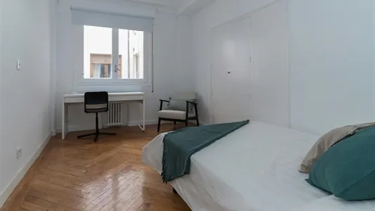 Rooms in Madrid Chamberí - photo 2