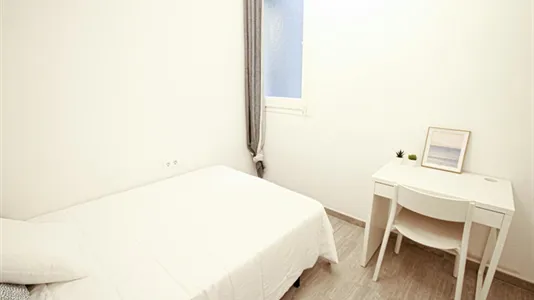 Rooms in Barcelona Eixample - photo 8