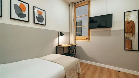 Rooms in Barcelona Eixample - photo 3
