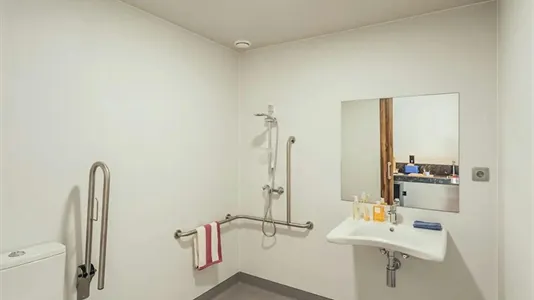 Rooms in Cornellà de Llobregat - photo 5