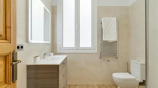 Rooms in Barcelona Eixample - photo 7