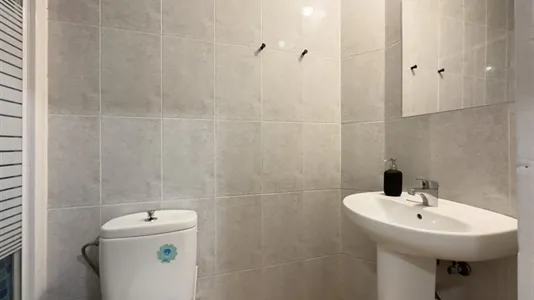 Rooms in Barcelona Ciutat Vella - photo 4