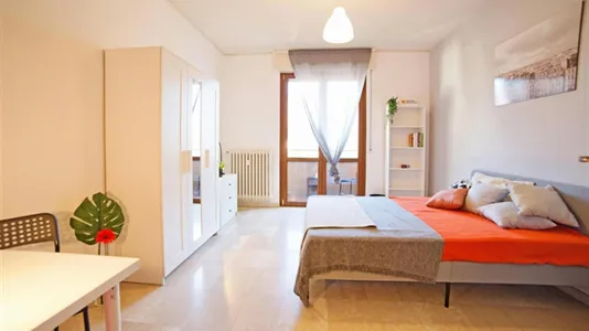 Rooms in Lecco - photo 1