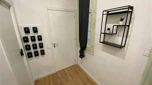 Rooms in Barcelona Ciutat Vella - photo 10