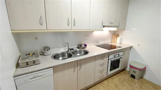 Rooms in Almería - photo 7