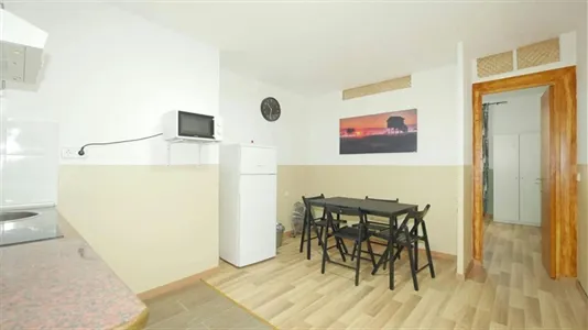 Rooms in Barcelona Ciutat Vella - photo 7