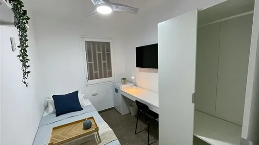 Rooms in Barcelona Sants-Montjuïc - photo 2