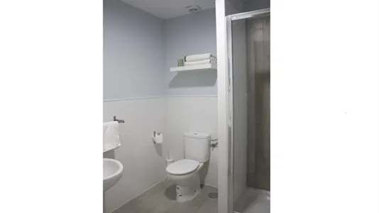 Rooms in Madrid Centro - photo 9