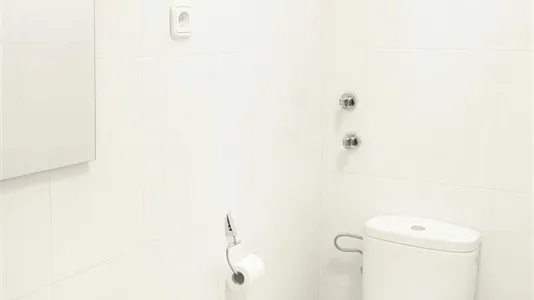 Rooms in Barcelona Ciutat Vella - photo 4