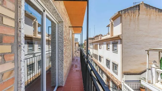 Rooms in Granada - photo 1