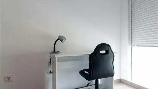 Rooms in el Camí de Vera - photo 4