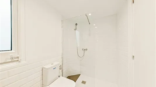 Rooms in Barcelona Eixample - photo 9