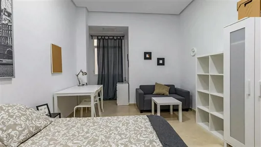 Rooms in Valencia Ciutat Vella - photo 2