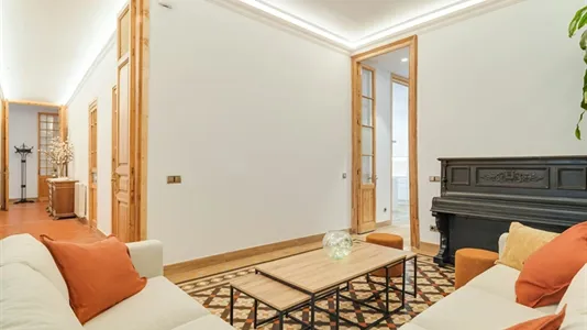 Rooms in Barcelona Eixample - photo 10