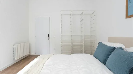 Rooms in Barcelona Eixample - photo 2