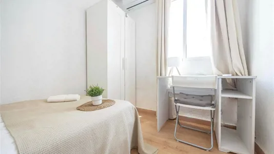 Rooms in el Camí de Vera - photo 2
