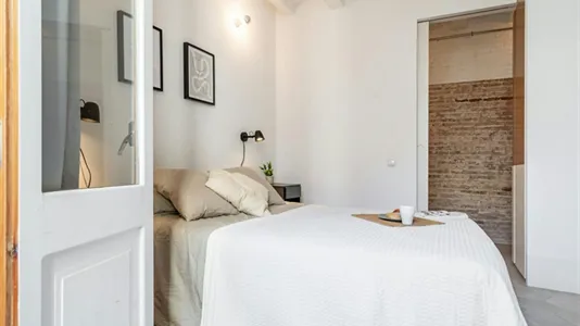 Rooms in Barcelona Ciutat Vella - photo 2