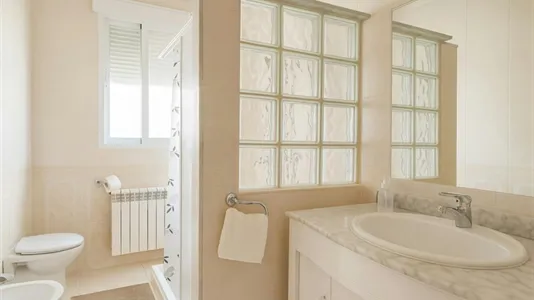 Rooms in Cúllar Vega - photo 3