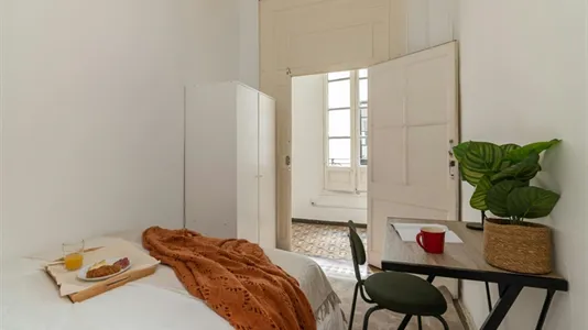 Rooms in Barcelona Ciutat Vella - photo 2