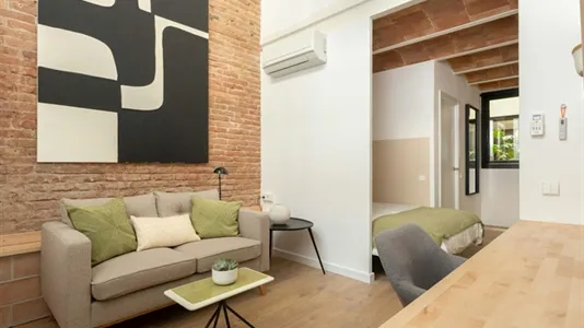 Rooms in Barcelona Sants-Montjuïc - photo 9