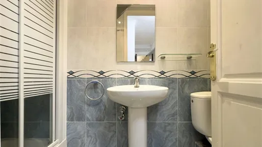 Rooms in Barcelona Ciutat Vella - photo 9