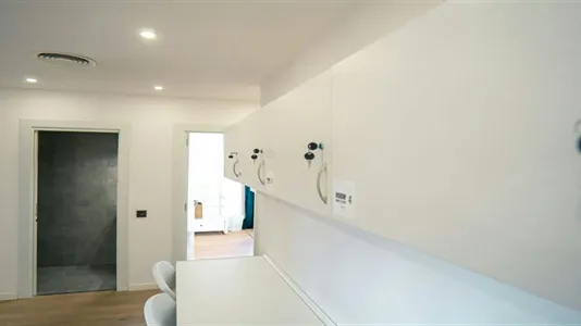 Rooms in Barcelona Ciutat Vella - photo 7