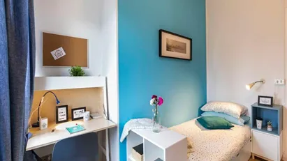 Room for rent in Milano Zona 6 - Barona, Lorenteggio, Milan